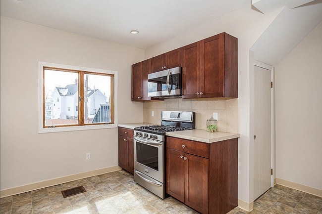 Building Photo - 22 Scott St