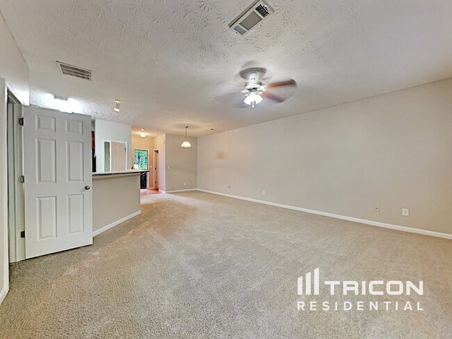 Foto del edificio - 135 Ellis Drive