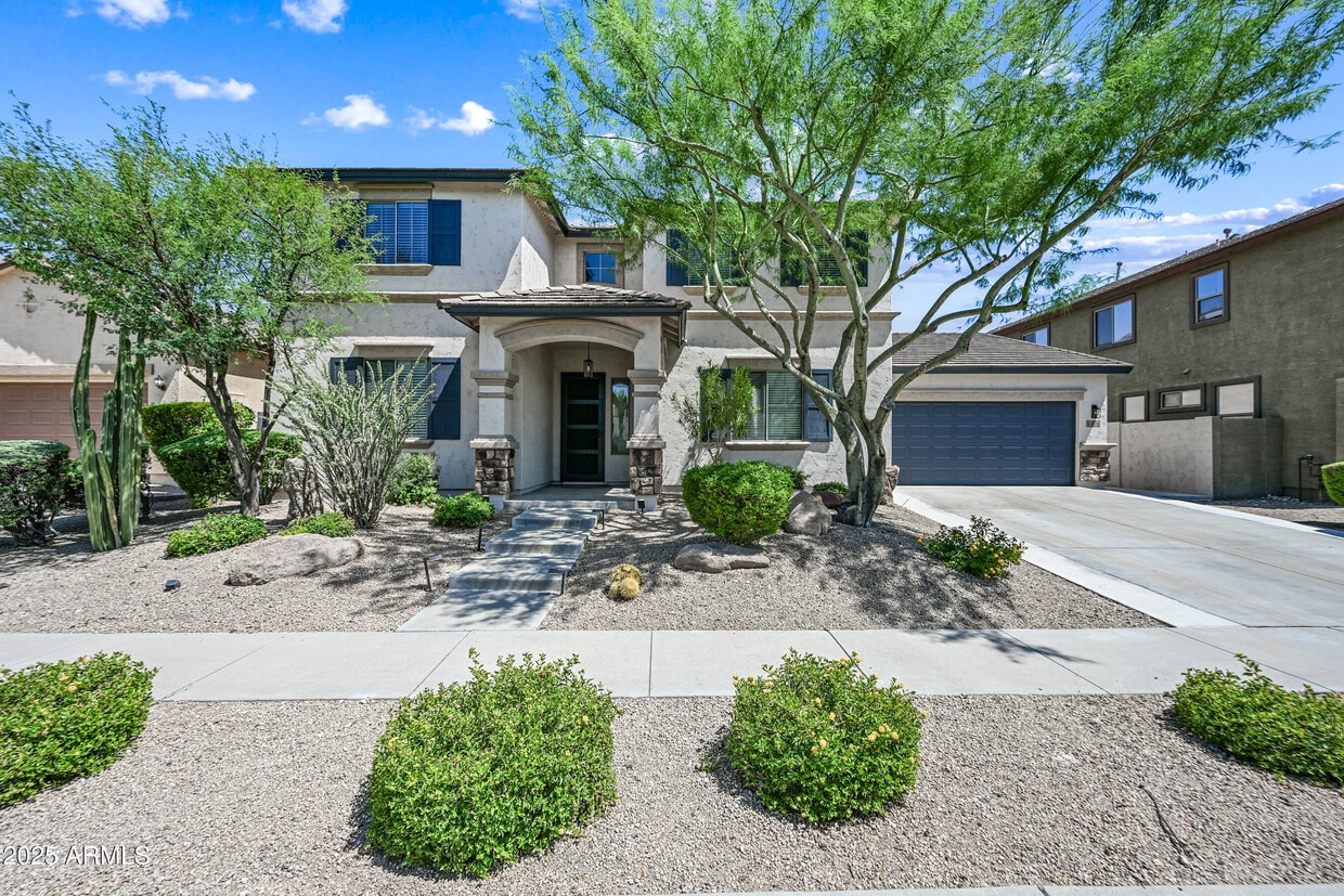 Primary Photo - 2426 W Horsetail Trail