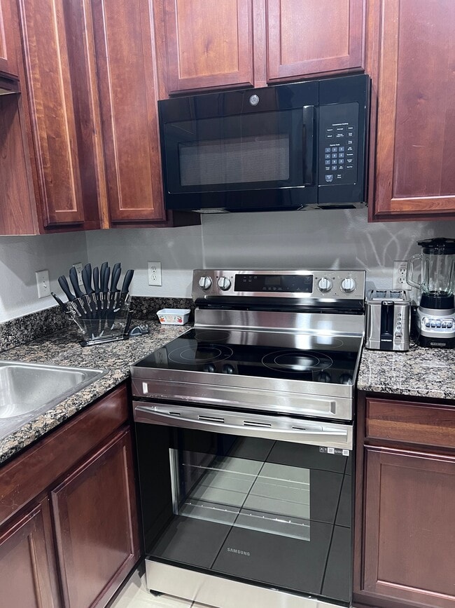 Foto del edificio - 2410 Middleton Grove Dr