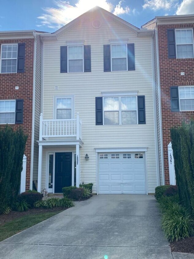 Primary Photo - 13555 Ridgemoor Dr
