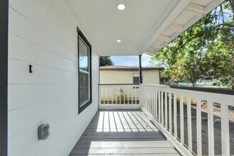 Building Photo - 1501 Maiden Ln