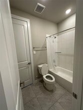 Building Photo - 122 Nightshade St