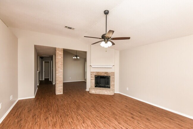 Foto del edificio - 415 Faircrest Dr