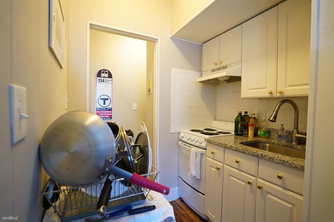 Foto del edificio - Studio, 1 bath  - 50 Park Vale Ave # 21NL