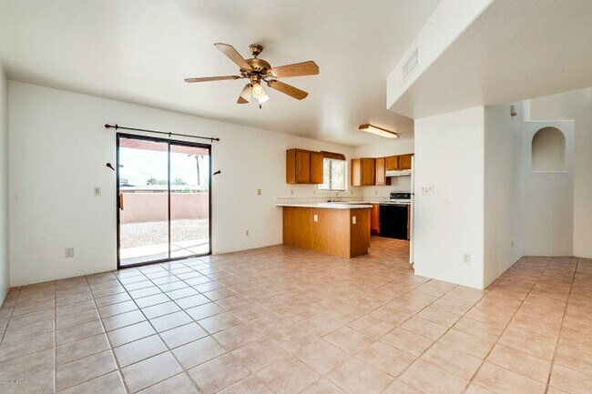 Foto del edificio - Charming 3 Bedroom 2 & 1/2 Bath Sante Fe Home in Desirable Northwest Subdivision