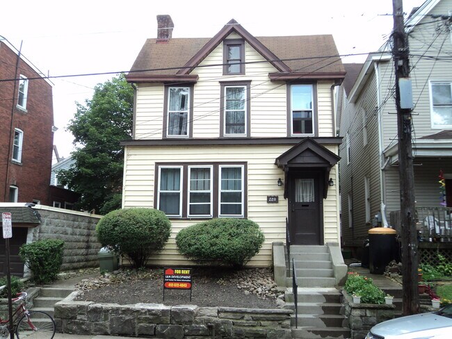 Building Photo - 228 Green St