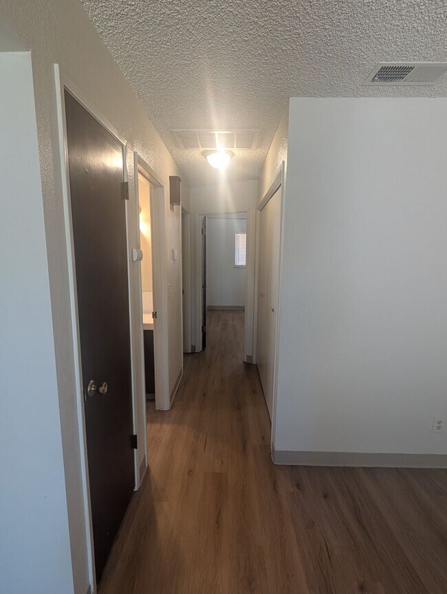 Foto del edificio - Charming 2-bedroom, 1 bath duplex