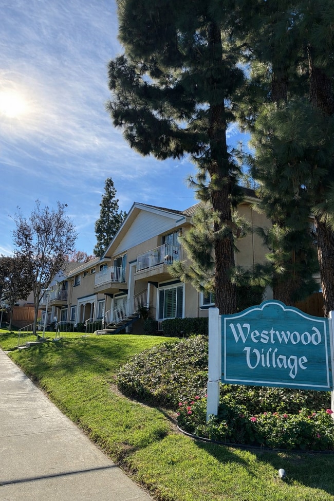 Building Photo - 4560 Maple Ave