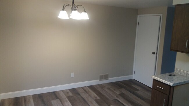 Building Photo - 1386 Lincoln Dr