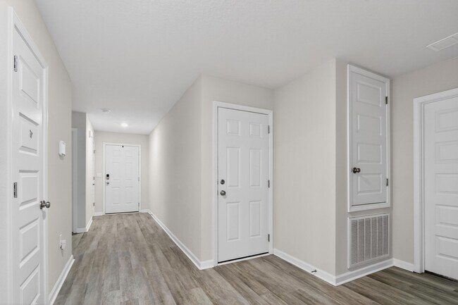Foto del edificio - 6817 Interlachen Ln