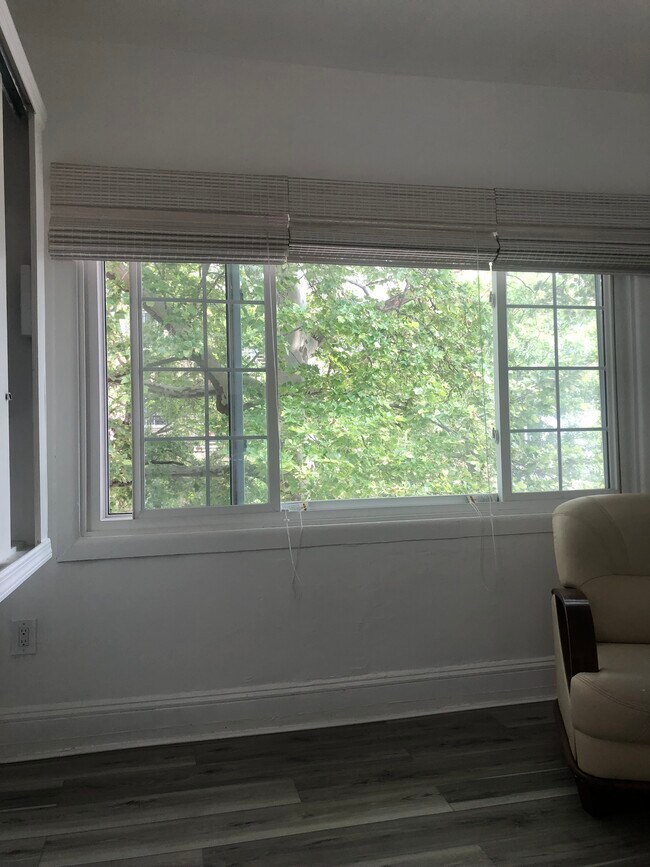 Bright and airy - 144 Kenilworth Plz