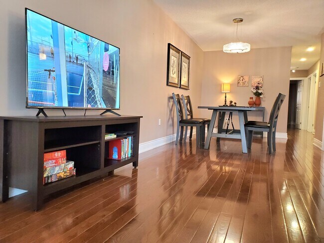 Photo du bâtiment - 301 Thrace Av