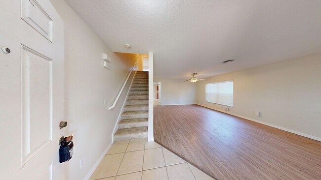 Foto del edificio - 4 Bedroom /2.5 bath Spacious Home In Sanfo...