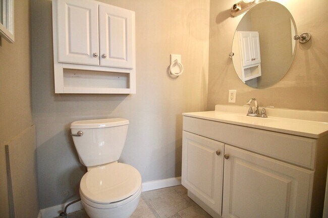 Building Photo - 30014 Lonnie Dr