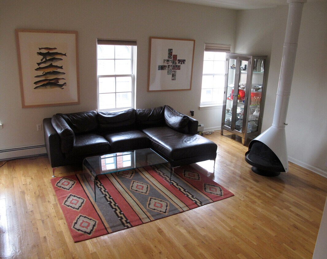 Primary Photo - 93 Erie St