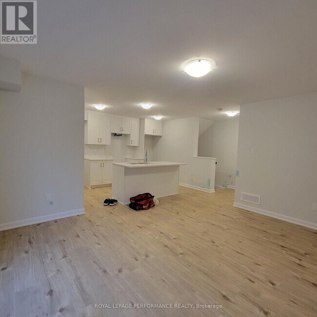 Building Photo - 807 Arcadian Private
