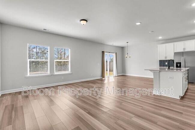 Foto del edificio - 247 Lucca Dr