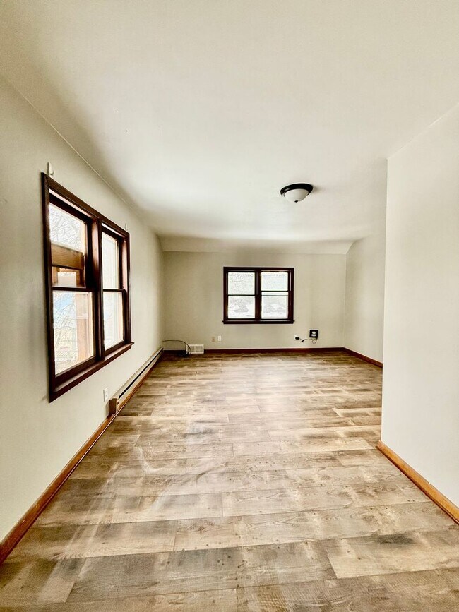 Foto del edificio - 239 2nd Ave SE