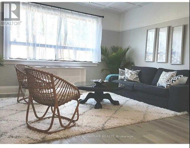 Photo du bâtiment - 608A MOUNT PLEASANT ROAD