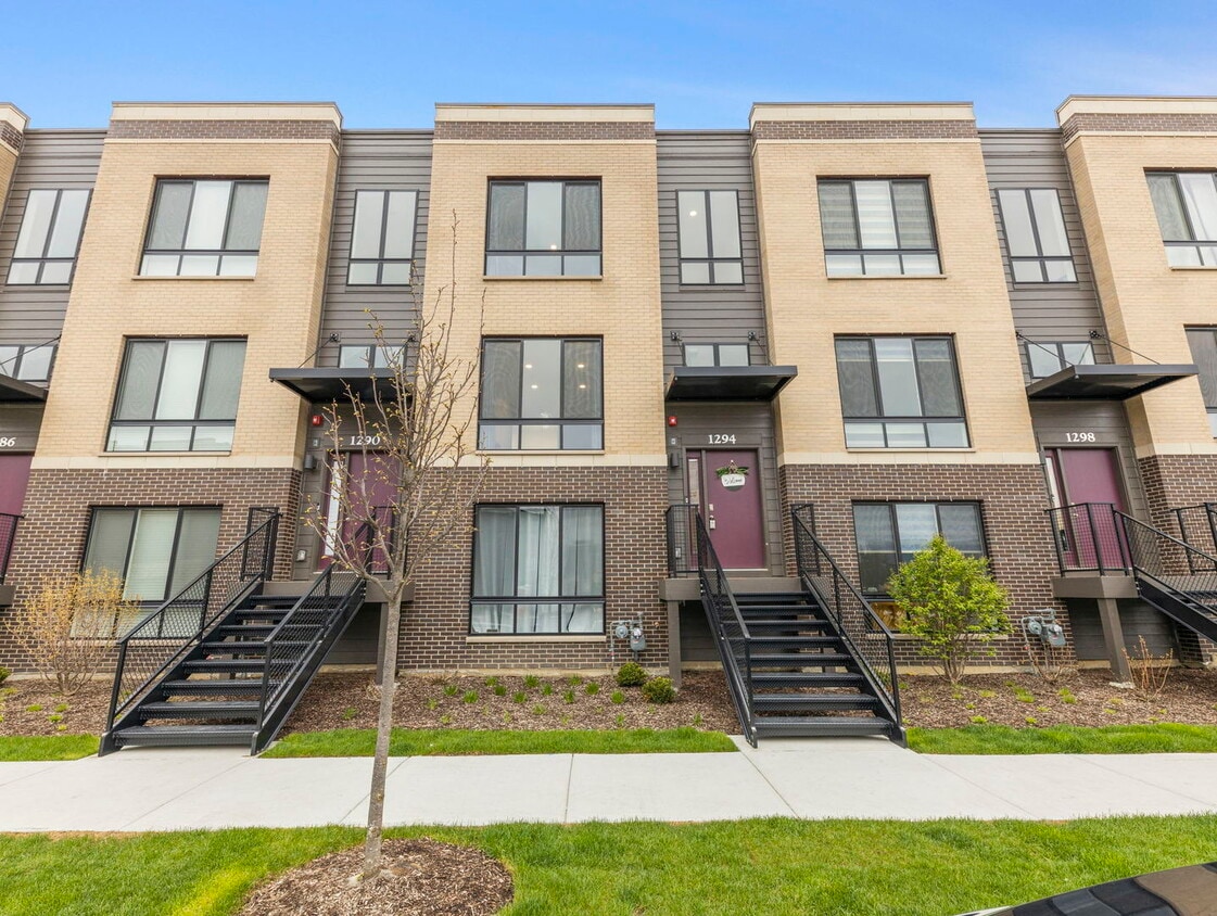 Primary Photo - 1294 Catalina Ct.