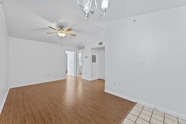 Foto del edificio - AVAILABLE NOW: Central Austin 1 BR / 1 BA ...
