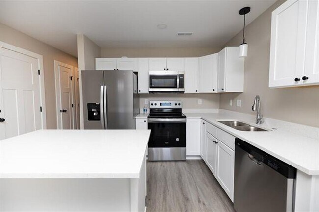 Foto del edificio - 542-544 W 50th Ct S