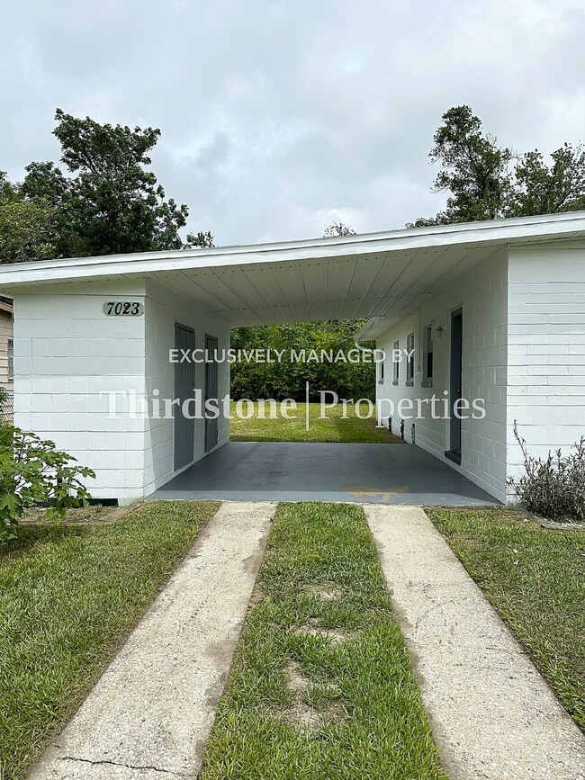 Building Photo - 7023 King Arthur Rd N, Jacksonville, FL 32211