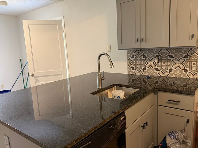 Building Photo - 2917 Magnolia Ave