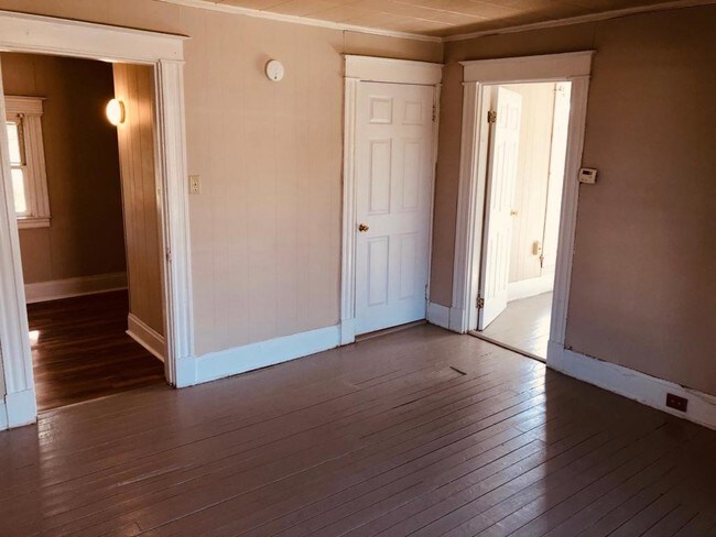 Building Photo - 3920 Decoursey Ave Unit 2