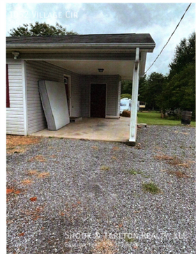 Building Photo - 1052 Village Cir