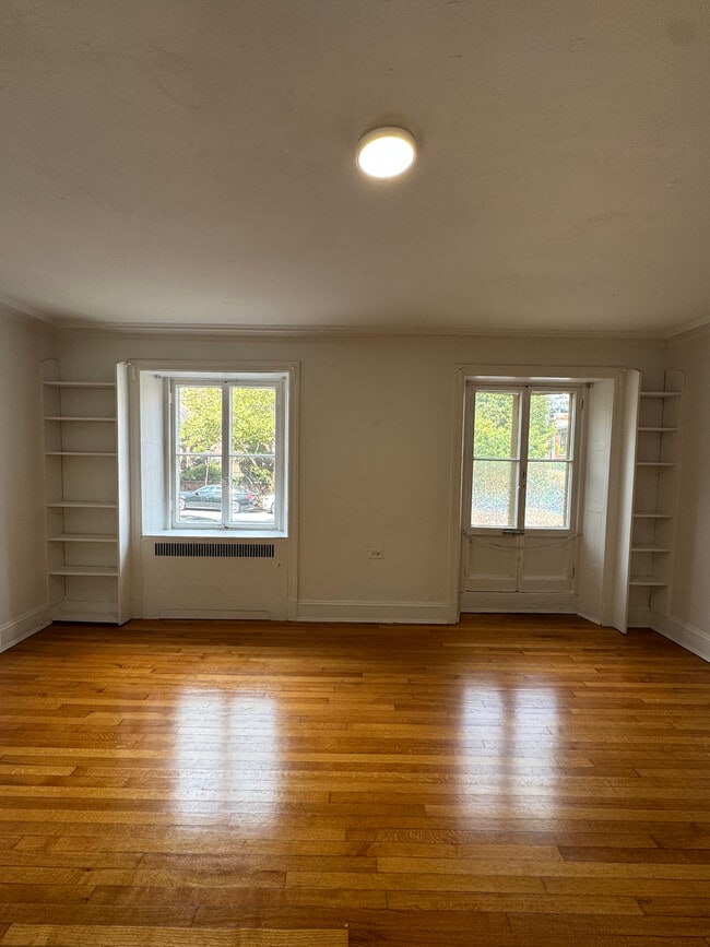 Apt 1A - 107 W Monument St