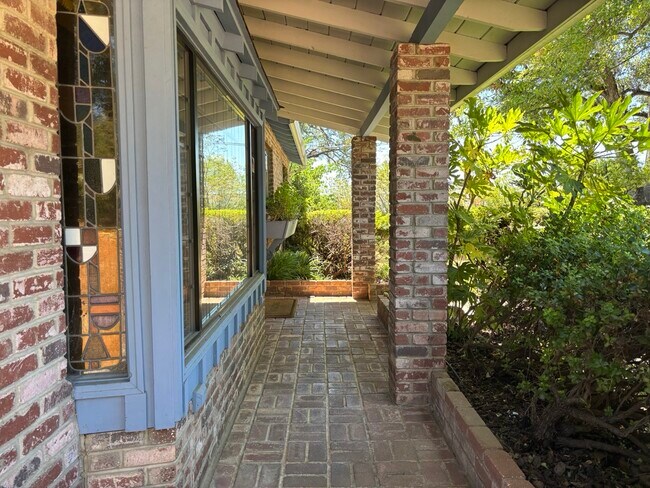 Foto del edificio - 2699 Westwood Dr