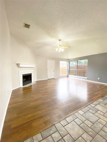 Foto del edificio - 608 Ashcrest Ct