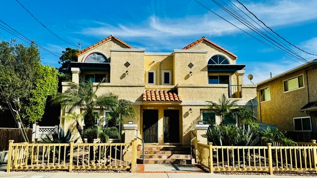 Building Photo - 188 Hurst Ave