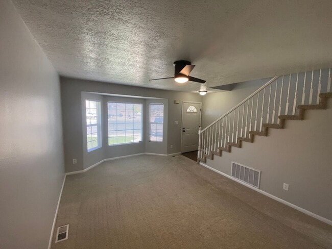 Building Photo - Single Family home - 2 story