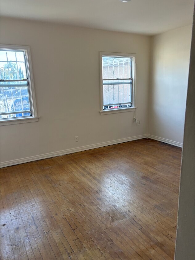 Building Photo - 5631 Edgemar Ave