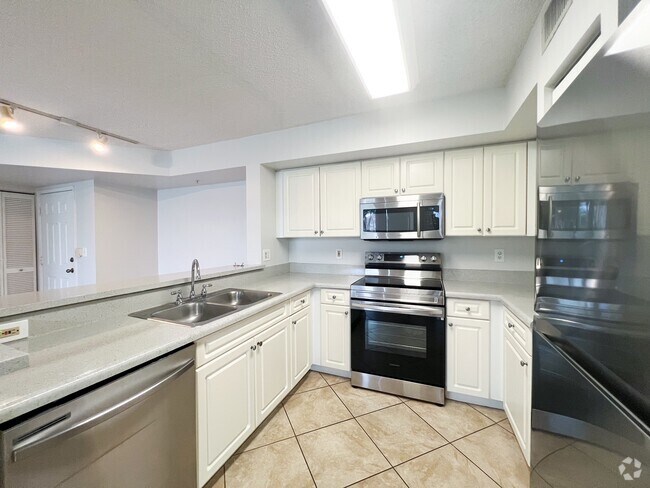 Building Photo - 1265 Wildwood Lakes Blvd