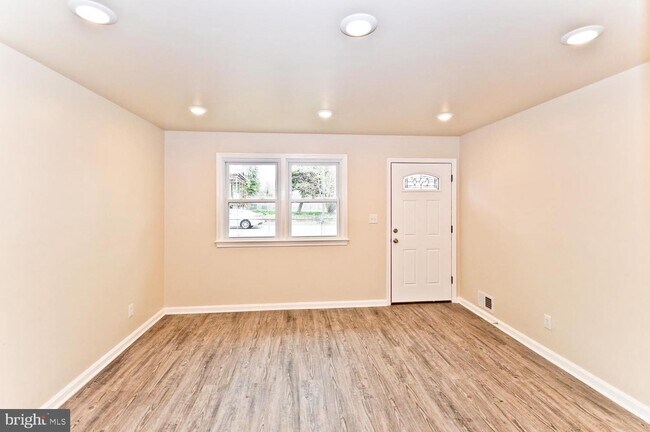 Building Photo - 4813 Ravenswood Rd