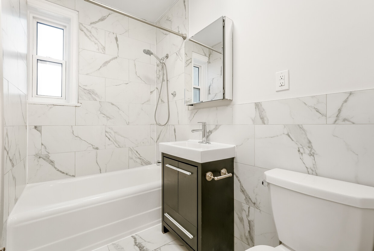 Photo du bâtiment - 464 & 448 Spadina Rd