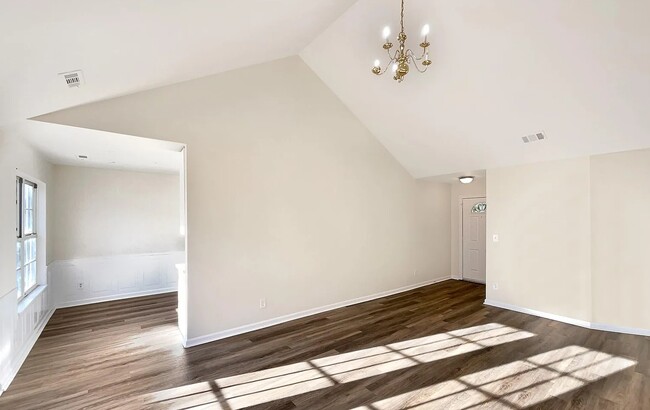 Foto del edificio - 1205 Eagle Ridge Dr