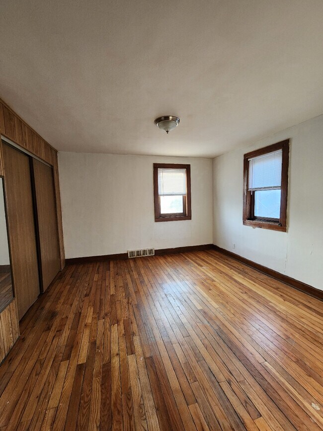 212 S Chestnut St Unit 3, Collinsville, IL 62234 Apartments in