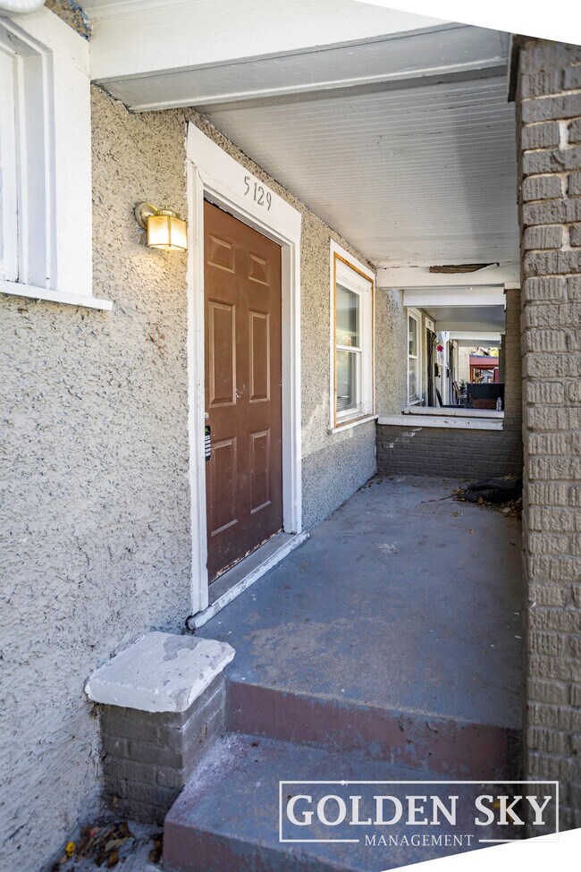 Foto del edificio - 5129 E Burgess Ave