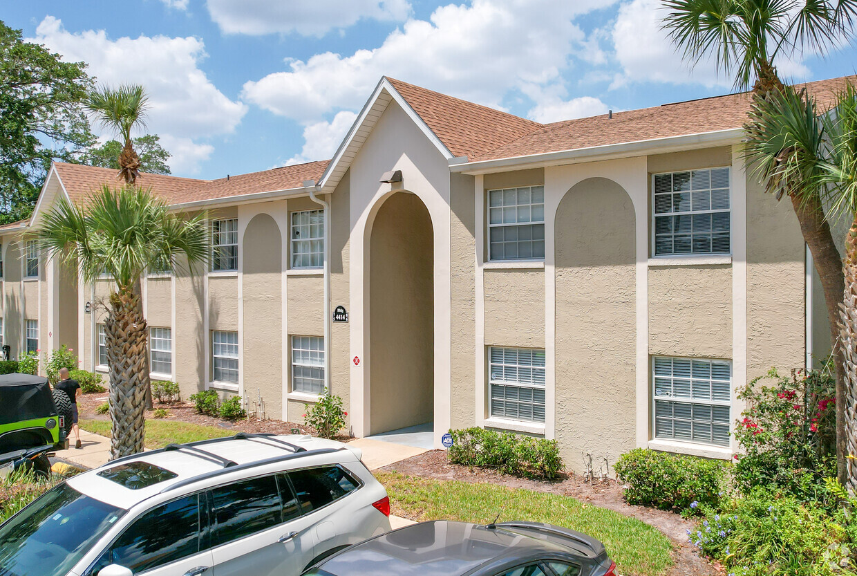 Foto del edificio - The Reserve at Pershing Oaks Condominiums