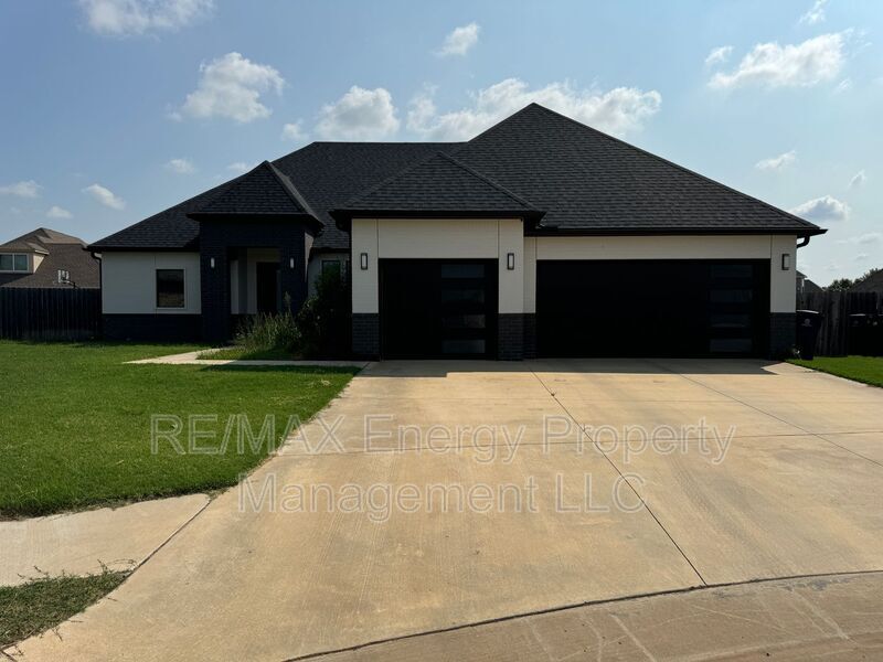 Primary Photo - 5001 SW 128th Ct