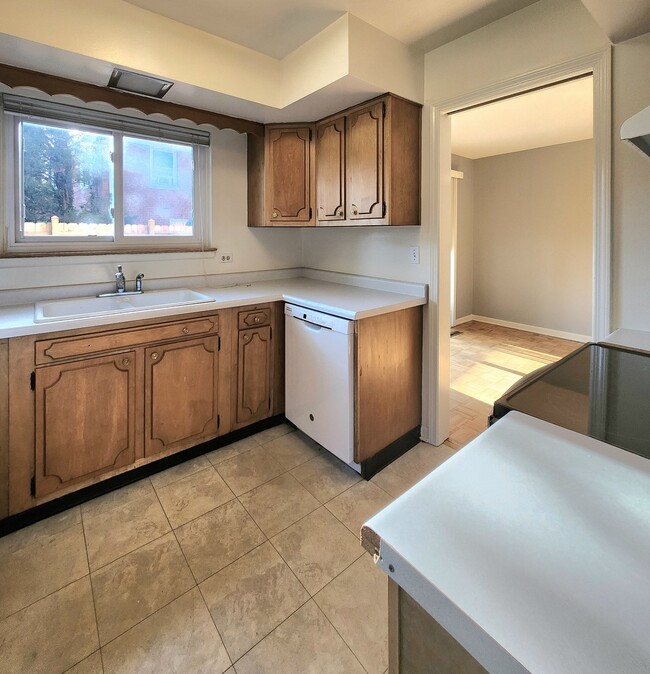 Building Photo - 1340 Greenwillow Ln