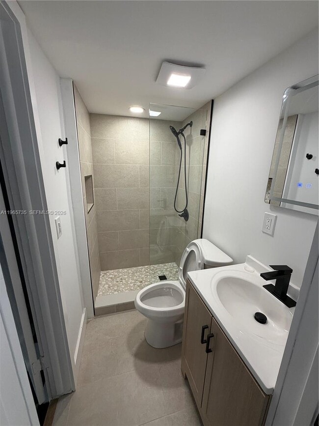 Building Photo - 9175 Fontainebleau Blvd