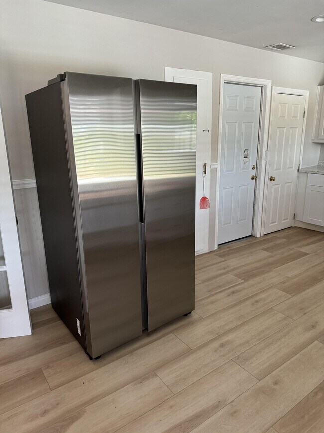 Foto del edificio - 9309 Galston Dr