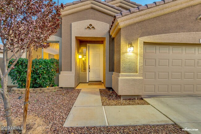Building Photo - 2057 E Riviera Dr