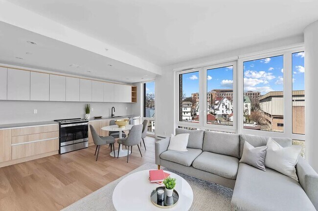 Foto del edificio - 160-14 Hillside Avenue